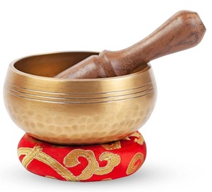 Cuenco tibetano antiguo de latón con relieve o martillado de colores para la salud y un sonido mágico - Product Image 1