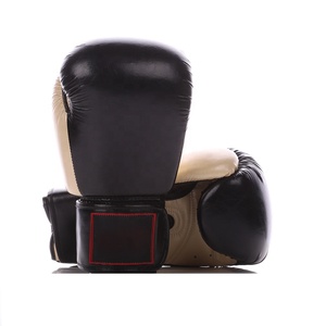Gants de boxe en cuir artificiel durables sur mesure avec évacuation de l'humidité Conception de logo professionnelle pour l'entraînement aux arts martiaux - Product Image 2
