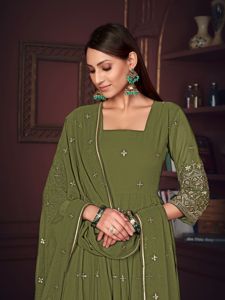 Costume Anarkali vert clair de bonne qualité pour femmes, idéal pour les mariages et les occasions festives, manches 3/4, en crêpe de georgette - Product Image 3