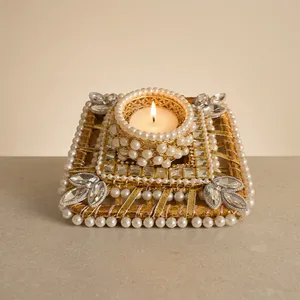Candelabro Cuadrado Hecho a Mano con Perlas y Cristales para Decoración de Bodas y Hogar - Product Image 3