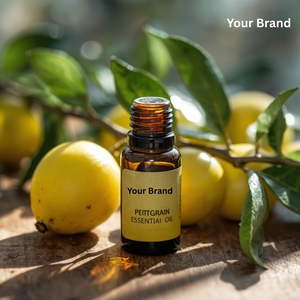 Huile Essentielle de Petitgrain 100% Pure et Huile d'Arbre à Thé Certifiées GMP, Fourniture en Gros à Faible Coût pour l'Industrie Cosmétique, Nourrissante et Éclaircissante (ODM/OEM) - Product Image 1