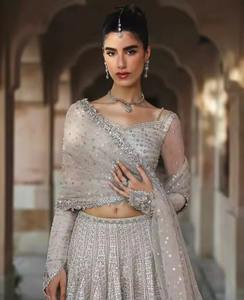 Vestido de Novia Pakistaní Premium Azul Hielo Brillante con Cuerpo Adornado con Cristales Densos e Intrincados Detalles Plateados - Product Image 3