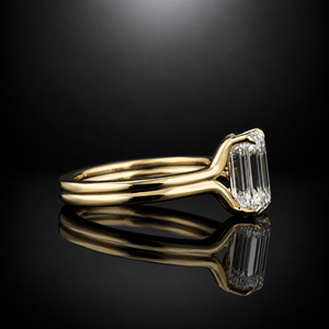 Anillo de Compromiso Solitario con Diamante Cultivado en Laboratorio de Corte Esmeralda de 2 Quilates, Anillo de Bodas de Oro Amarillo de 14K para Mujer - Product Image 2