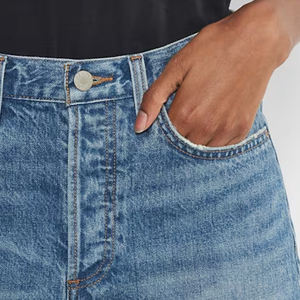 Shorts de mezclilla casuales y cómodos con logotipo personalizado para mujer / Diseño inspirado en tendencias, bolsillos laterales funcionales con presillas para cinturón - Product Image 2