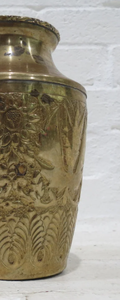 Maceta Decorativa de Metal en Oferta para Arreglos Florales Frescos y Proyectos de Mejora de Interiores Contemporáneos - Product Image 3