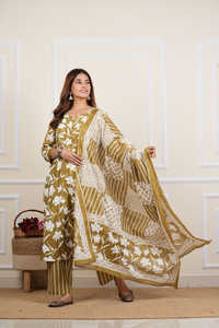 Ensemble Anarkali en coton à imprimé floral et broderies miroir, col en V, manches trois-quarts, longueur cheville, avec pantalon et dupatta, séchage rapide, idéal pour l'été et la protection solaire - Product Image 2