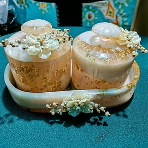 Juego de Cinco Recipientes de Resina con Perlas Blancas Hechas a Mano en India, Aptos para Cocina, Precio Bajo, Exportación al por Mayor - Product Image 1