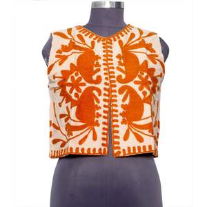 Chaleco de Invierno con Bordado Floral Único, Ecológico, Forro Cómodo, Chaqueta de Algodón de Inspiración Vintage para Mujer - Product Image 1