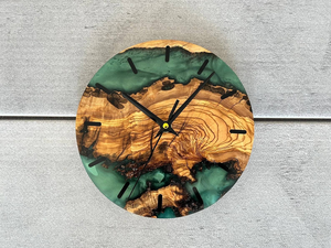 Horloge murale Art Déco mécanique de qualité supérieure, artisanale, durable, en bois, résine et métal, pour la décoration de la maison et du salon, Omar - Product Image 2