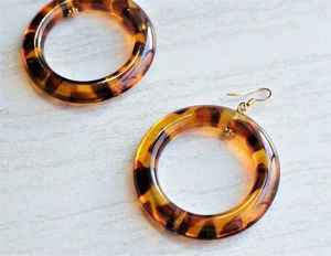 <b>Resin</b> Gold Round Drop Earrings Handcrafted Minimalist Dangle Jewelry Modern Lightweight Fashion Earrings <b>Resin</b> <b>Crafts</b> - Product Image 1