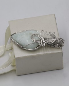 Colgante de Jasper con Alambre de Cobre, Tamaño Libre, Gema de Jasper Natural, Joyería Hecha a Mano - Product Image 1