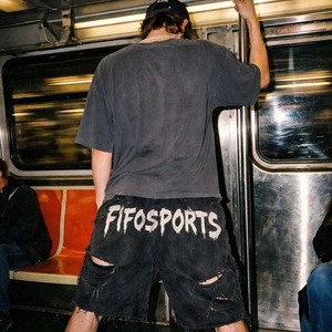 Shorts en jean déchirés pour hommes avec logo personnalisé, imprimé graphique streetwear noir, vente en gros - Product Image 5
