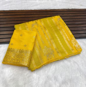 Sari en Georgette Jari Khaddi Crepe Deer Elegance Forest Charm Jacquard, tissage traditionnel lourd, bordure royale, pour mariage et événements importants - Product Image 1