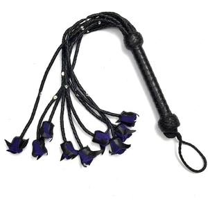แส้หนัง PU สีดำพร้อมด้ามจับแบบถักและปลายแส้สีม่วงลายดอกกุหลาบสำหรับขี่ม้า - Product Image 1