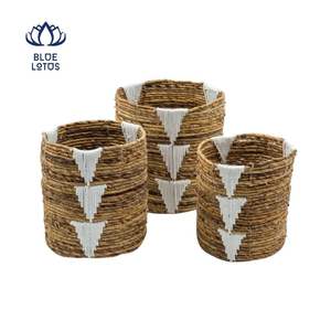 Panier en jacinthe d'eau prêt à être expédié, organisateur de rangement en fibre tressée pour le rangement des jouets et la présentation décorative, style durable - Product Image 1