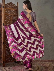 Sari de Mezcla de Seda con Estampado Floral Paisley y Estampado Geométrico Estilo Bollywood KV - Product Image 2