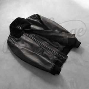 Chaqueta Bomber Urbana de Cuero Negro para Hombre con Forro en Contraste, Capucha Integrada, Chaqueta Exterior de Piel de Oveja Genuina al por Mayor con Cierre - Product Image 1