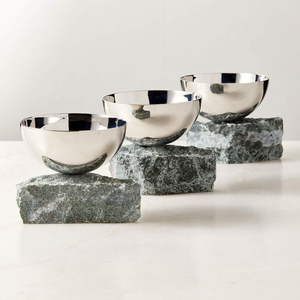 Juego de tazones minimalistas de metal pulido sobre base de piedra, aptos para lavavajillas, para servir alimentos, regalos y artículos de cocina, tazones de lujo. - Product Image 1