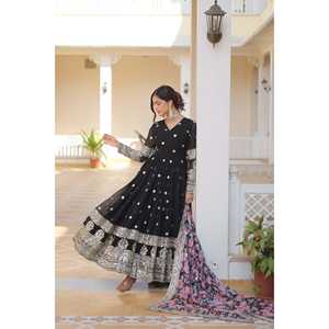 Vestido de noche de Kavita's Designer Ready-Made, vestido negro de mujer - Product Image 3