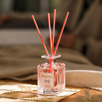 Diffuseur de parfum classique en verre transparent avec bâtonnets en fibre colorée et arôme naturel pour salon, hôtel, spa - Vente en gros