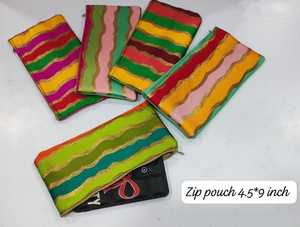 กระเป๋าซิปผ้าไหมอินเดียแบบดั้งเดิมสำหรับผู้หญิง สำหรับงานแต่งงาน งานดิวาลี งานพูจา และของชำร่วยงานปาร์ตี้ - กระเป๋าสีสันหลากหลาย เป็นมิตรกับสิ่งแวดล้อม - Product Image 5