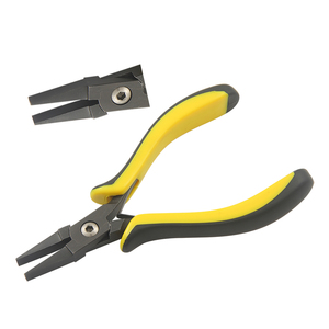 Pince plate à bec plat 133 mm en acier inoxydable, mâchoires lisses, poignées ergonomiques en caoutchouc jaune et noir, pour circlips, sertissage, pêche et bijoux - Product Image 1
