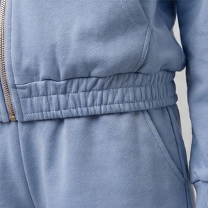 Conjunto de Sudadera con Capucha y Pantalones Cortos de Felpa Azul para Mujer, con Estampado de Corazones Dorados, Corte Holgado Informal, Cierre de Cremallera Frontal, Traje Deportivo de 2 Piezas para Primavera/Verano - Product Image 5