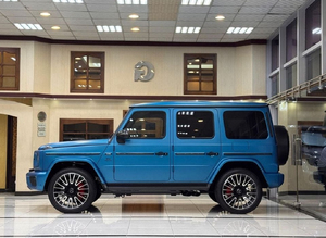 รถ SUV เมอร์เซเดส-เบนซ์ G63AMG ปี 2025 ใหม่เอี่ยม เครื่องยนต์ 8 สูบ 4.0 ลิตร เชื้อเพลิงเบนซิน 699 แรงม้า เกียร์อัตโนมัติ พวงมาลัยซ้าย - Product Image 3