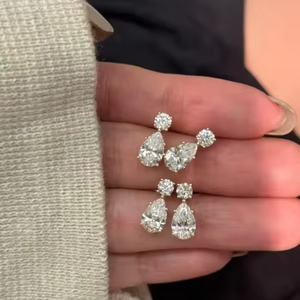 Pendientes de Diamantes Cultivados en Laboratorio, Corte Pera, 1.8 Quilates, Oro Blanco de 18K, Elegantes y Modernos, para Novia - Product Image 1