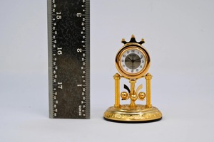 Horloge de bureau luxueuse en or, mouvement à quartz, design traditionnel, fonctionne à piles, forme circulaire - Product Image 6