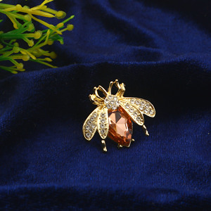 Broche Abeille Faite à la Main en Laiton Plaqué Or avec Gemme Orange et Ailes en Cristal, pour Amateurs de Nature, Déclaration Animale, pour Revers, Fête, Mariage, Fiançailles - Product Image 2