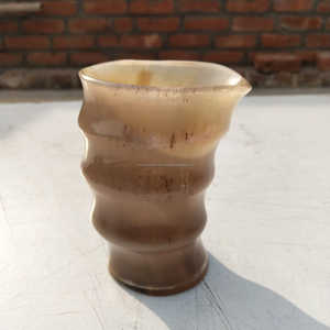 Gobelet en corne de bœuf sculpté à la main, design haut de gamme et qualité supérieure, à prix avantageux - Product Image 2