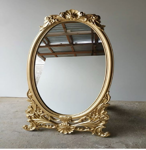 Miroir mural en lierre doré vibrant avec accents floraux roses, disponible à prix de gros pour un look sur le thème du jardin. - Product Image 6