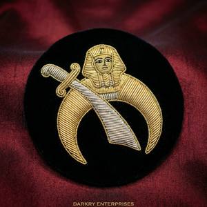 Fabricante de Parches Bordados Personalizados de Alambre de Oro, Insignias de Cimitarra y Creciente, Emblemas Masónicos Hechos a Mano para Uniformes - Product Image 1