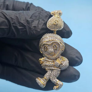 จี้รูปเด็กชายถือถุงเงินประดับมอยส์ซาไนต์ ชุบทองคำขาว 925 เงินแท้ รูปทรงการ์ตูนสุดน่ารัก สำหรับจี้และเครื่องประดับชั้นดี - Product Image 1