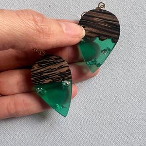 MN EXPORTS Pendientes de Gota de Agua de Resina y Madera Hechos a Mano para Mujer, Joyería Ligera y Moderna, Diseño Personalizado, Hecho en India - Product Image 5