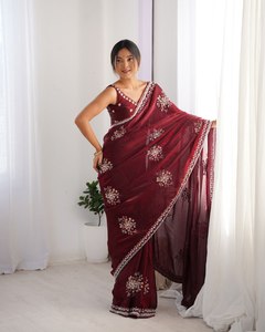Sari de seda pura para fiestas, con brillo de terciopelo, con lentejuelas de cuentas doradas originales y delicado trabajo manual de cutdana. - Product Image 2