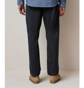 กางเกงชิโน่ผู้ชายสีน้ำเงินกรมท่า ผ้าทวิลยืด ป้องกันขนร่วง ป้องกันรอยยับ ผ้าฝ้ายออร์แกนิค ระบายอากาศ แห้งเร็ว ทรงตรงกลาง ใส่สบายสำหรับฤดูร้อน - Product Image 3