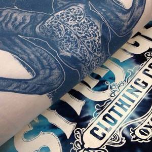 Camiseta Urbana Extra Grande Personalizada con Algodón Grueso y Suave y Diseño de Moda Urbana Contemporánea - Product Image 4