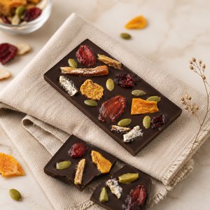Barras de chocolate negro intenso al por mayor con nueces y frutas secas de elección en caja de embalaje personalizada - Product Image 1