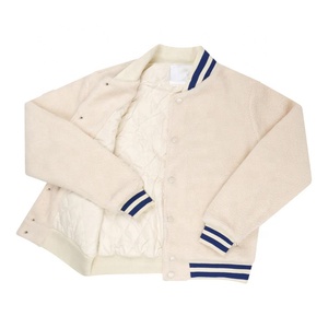Veste universitaire d'hiver en tissu sherpa, sur mesure, pour femmes, style bomber, avec broderie, style old school, veste universitaire de baseball - Product Image 3