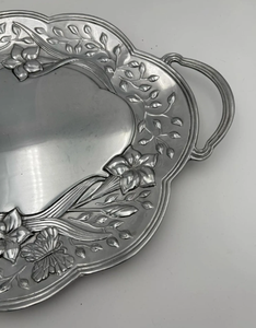 Plateau de service créatif en métal argenté avec poignées et motif floral, idéal pour une utilisation quotidienne, pour servir à table et pour la décoration de la maison - Product Image 5