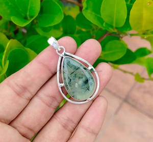 Colgante de Plata de Ley 925, piedra preciosa de Prehnita, joyería de piedra de plata hecha a mano, colgante hecho a mano de plata Prehnita para collares - Product Image 1