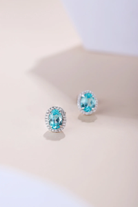 Pendientes de Aguamarina con Corte Ovalado en Oro Blanco con Halo de Diamantes, Joyería Clásica para Bodas, Certificados por IGI - Product Image 3