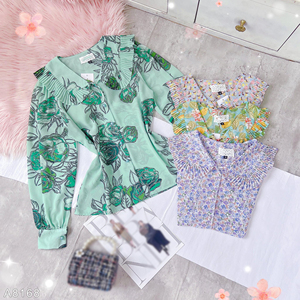 เสื้อเบลาส์แขนยาวพิมพ์ลายสำหรับผู้หญิง ขายส่งจำนวนมาก คอระบายจีบติดกระดุมด้านหน้า เหมาะสำหรับงานอีสเตอร์บุนช์และผู้ซื้อในร้านบูติก - Product Image 6