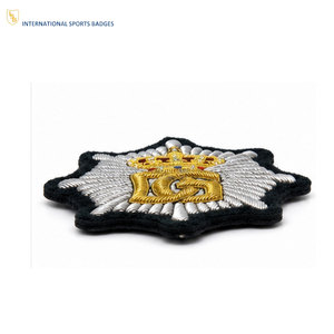 Écussons de blason familial brodés sur mesure, broderie fine à fil doré de qualité supérieure, design de blason décoratif, patch en tissu de qualité - Product Image 4
