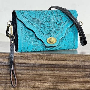 Sacs miniatures en cuir floral artisanal pour femmes, style western, à porter en bandoulière ou au poignet, pour tous les jours et les soirées - Product Image 4