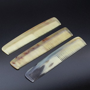 Peine de cuerno natural hecho a mano de alta calidad y personalizado para peinar el cabello, hecho con cuerno de búfalo auténtico. - Product Image 5