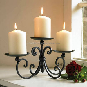 Candelabro de hierro negro con brazo trenzado único, ideal para sesiones de fotos de exhibiciones navideñas o estilo de sala de exposición boutique - Product Image 2