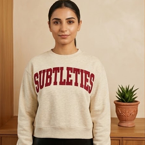 Sweat-shirt à col rond rouge pour femme Subtleties, sweat-shirt à col montant pour le jour du match, logo brodé à carreaux pour les sports universitaires grecs - Product Image 4